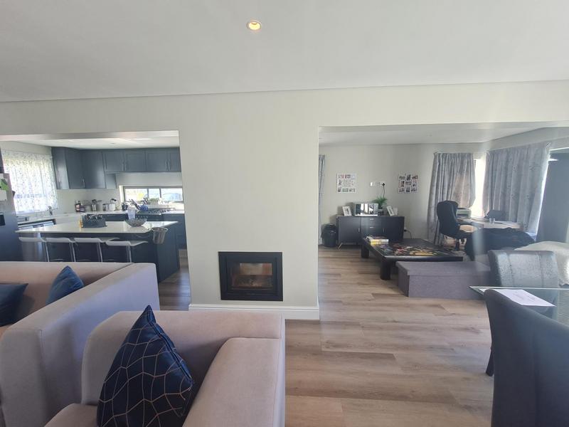 To Let 4 Bedroom Property for Rent in Croydon Western Cape